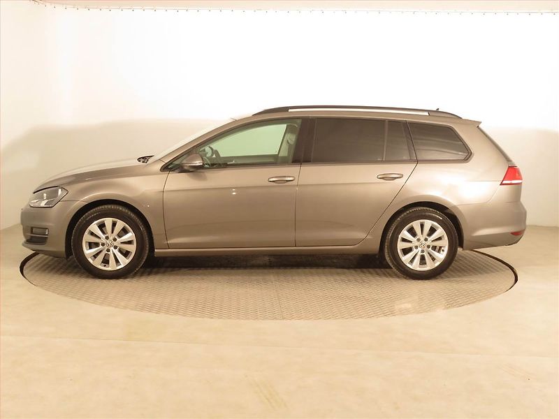 Volkswagen Golf (2016) 1.6 TDI, Automat, Serv.kniha - fotka 3 z 17