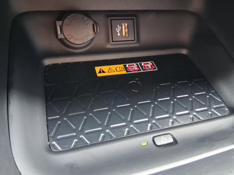 Toyota RAV4 EXECUTIVE JBL PHEV 4x4 225 kW - fotka 29 z 39