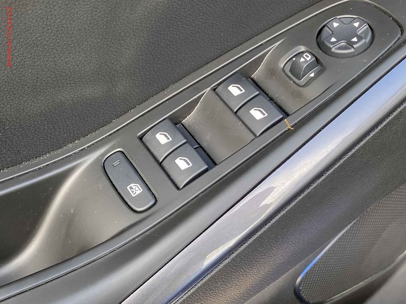 Opel Grandland X (2018) 1.2T, Innovation, AT, LED - fotka 11 z 21