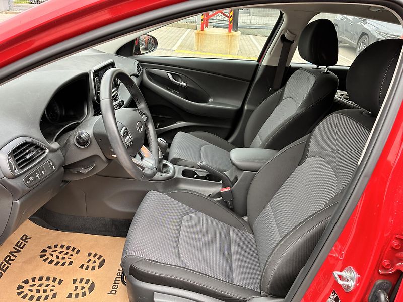 Hyundai i30 1.5DPi 81kW COMFORT 16.000km!! - fotka 11 z 21