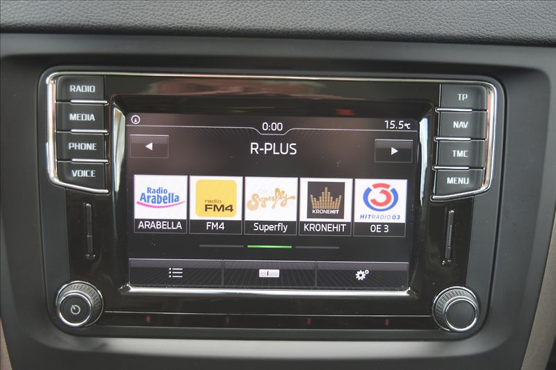 Škoda Yeti 2,0 TDI 110KW 4x4 TAŽNÉ XENONY - fotka 36 z 50