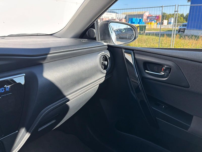 Toyota Auris 1.6 Valvematic Active - fotka 20 z 25