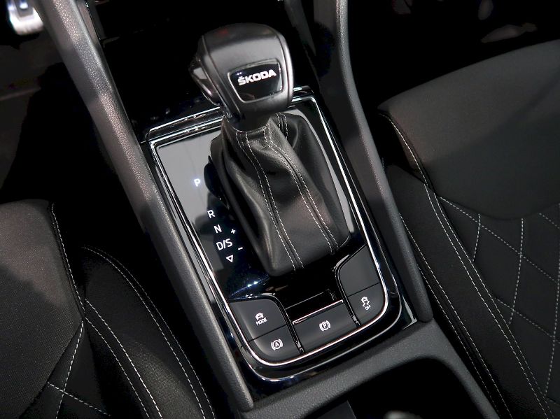 Škoda Karoq (2024) SPORTLINE 1.5TSI 110KW DSG - fotka 18 z 35