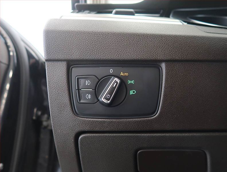 Volkswagen Passat (2016) 2.0 TDI, Automat, Serv.kniha - fotka 21 z 22