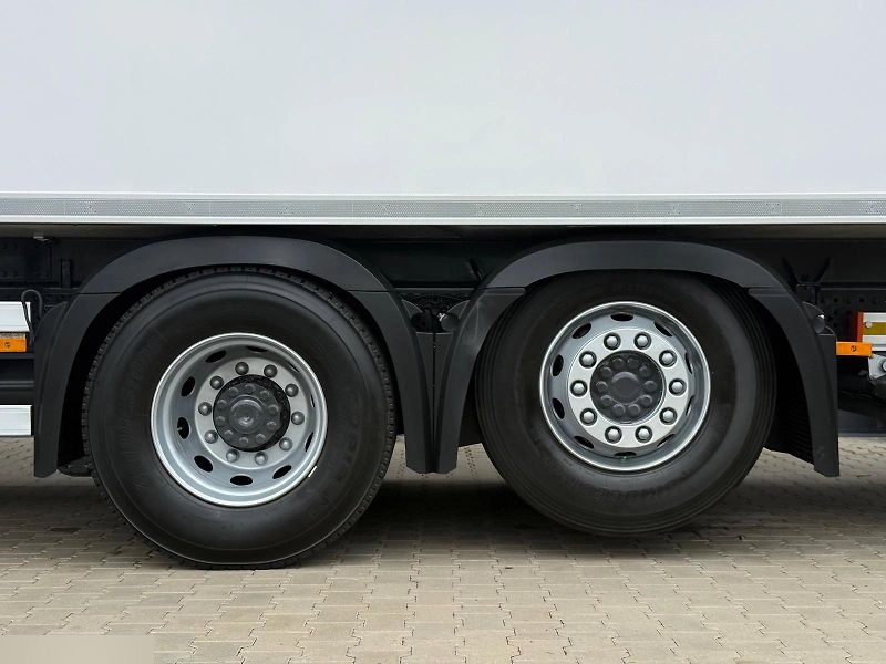 Mercedes-Benz Actros (2021) 2545 6x2 chlaďák EURO 6 - fotka 13 z 23