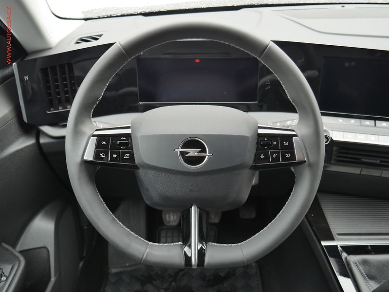 Opel Astra (2024) 1.2 T, 1.maj,ČR, Edition, LED - fotka 11 z 23