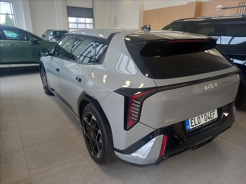 Kia EV4 4x2 GT-LINE 150 KW - fotka 3 z 6