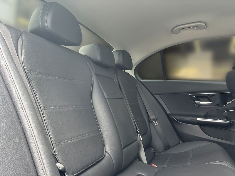 Mercedes-Benz Třídy C 300e 4MATIC EQ - fotka 18 z 18