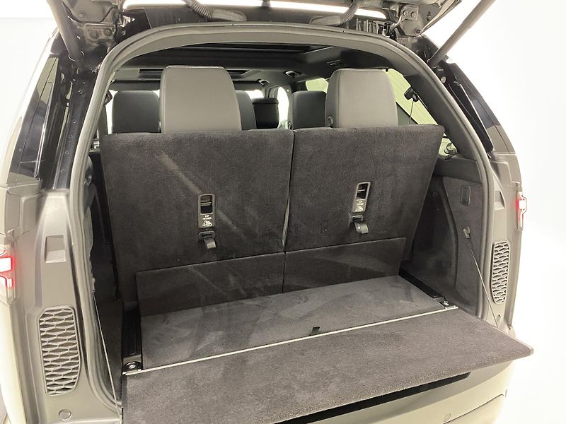 Land Rover Discovery D250 R-DYNAMIC SE AWD AUT 7m - fotka 32 z 52