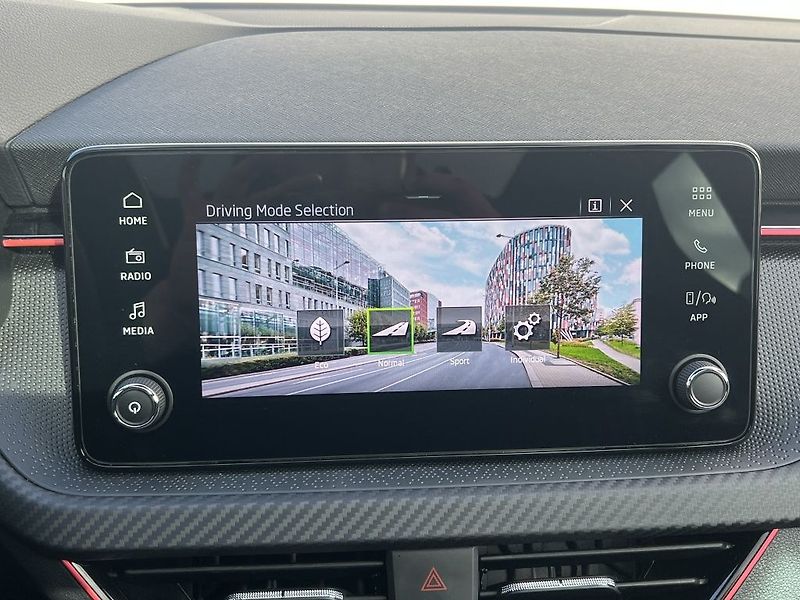 Škoda Scala Monte Carlo 1.0 TSI 85 kW - fotka 24 z 34