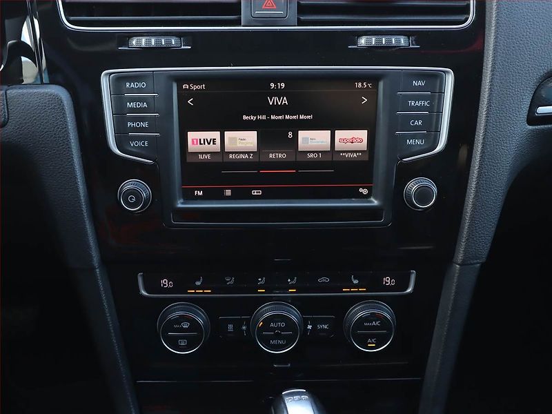 Volkswagen Golf (2015) 2.0 TDI, Automat, Serv.kniha - fotka 12 z 22