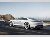 Sportovní elektromobil díky tomu dokáže zrychlit z 0 na 100 km/h za výrazně méně než 3,5 sekundy a na 200 km/h za necelých dvanáct sekund. Vznikne i v praktičtější verzi Cross Turismo. 100 %.