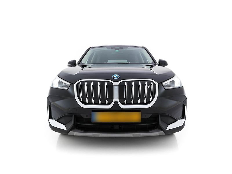BMW iX1 (2023) xDrive30 65 kWh 4×4 - fotka 13 z 14
