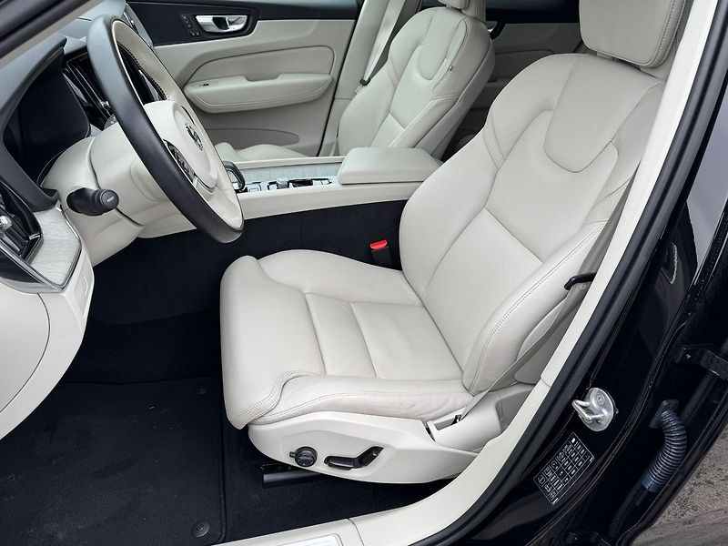 Volvo XC60 B4 AWD PLUS, ACC - fotka 10 z 23