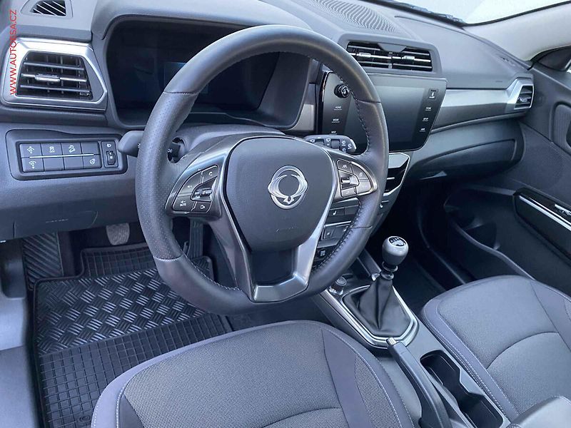SsangYong Tivoli (2025) 1.5T-GDi, ČR, Navi, AC - fotka 13 z 20