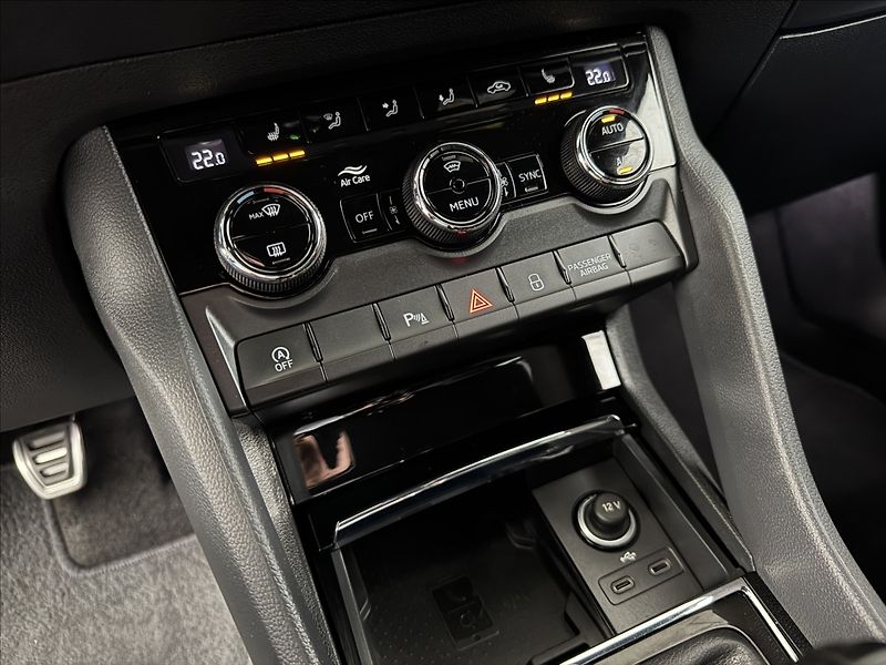 Škoda Karoq 2,0 TDi  Sportline LED Virtual - fotka 42 z 47