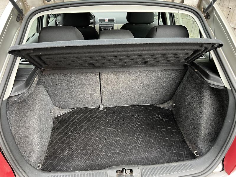 Škoda Fabia 1.2 HTP 121000KM BEZ KOROZE - fotka 12 z 14