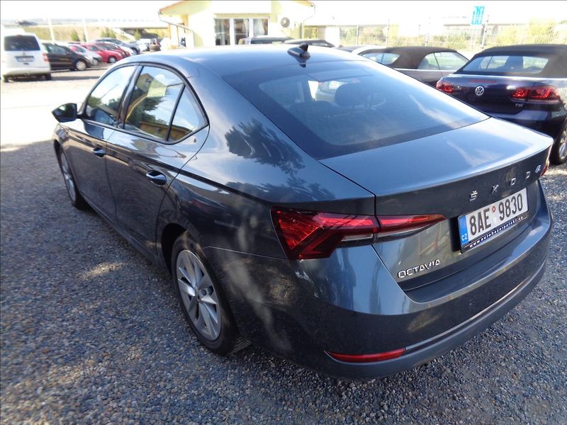 Škoda Octavia 1,5 - fotka 5 z 17