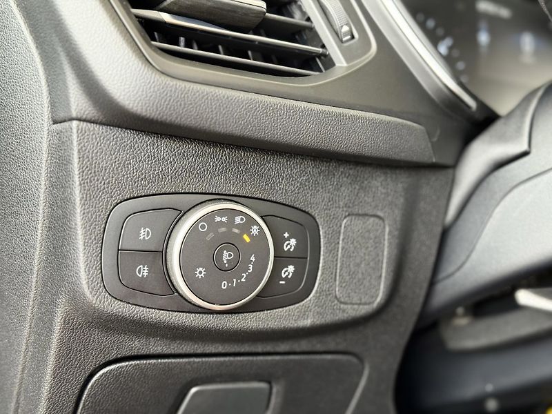 Ford Focus 1,5TDCi 88kW*Vyhř.Volant*Navi - fotka 27 z 33