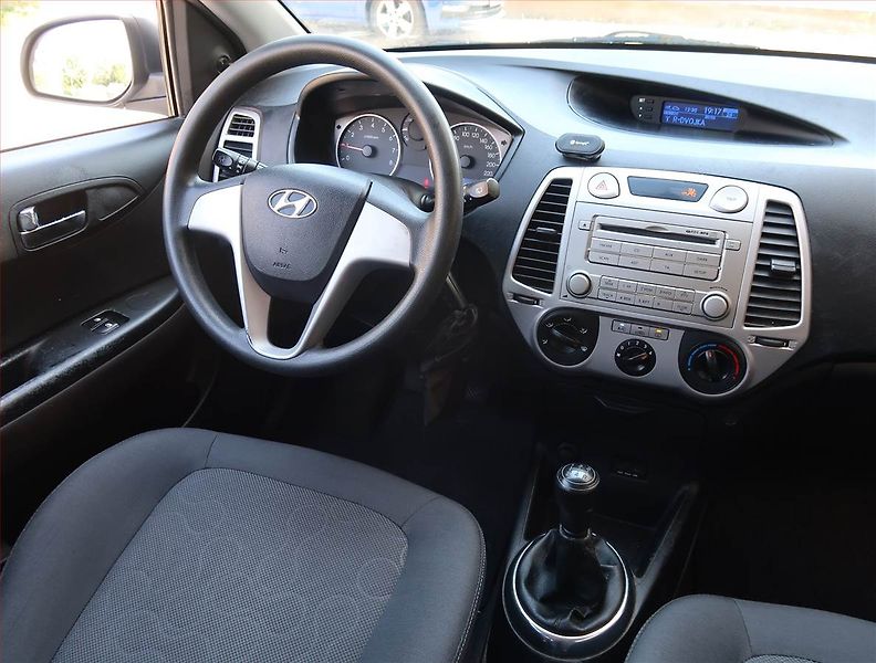 Hyundai i20 (2011) 1.2, po STK, oblíbený vůz - fotka 7 z 16
