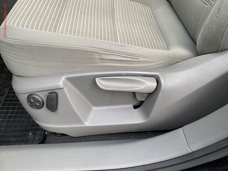Seat Alhambra (2012) 2.0TDi, AC, výhřev sed. - fotka 14 z 16