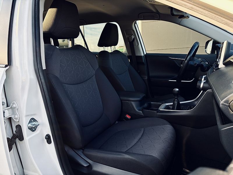 Toyota RAV4 2,0 AWD Comfort - fotka 12 z 27