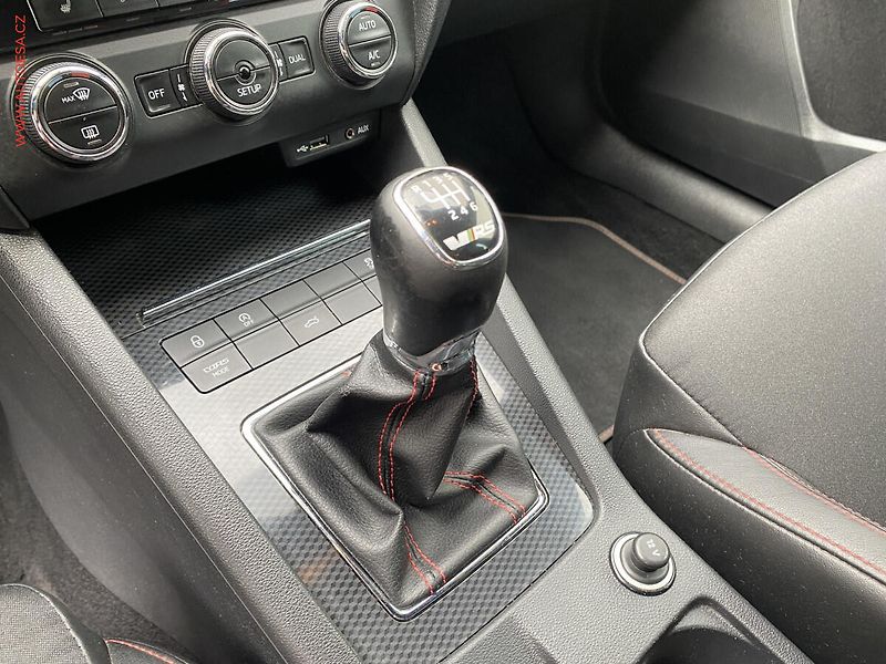 Škoda Octavia (2014) 2.0 TDi, RS Challange, bixen - fotka 16 z 19