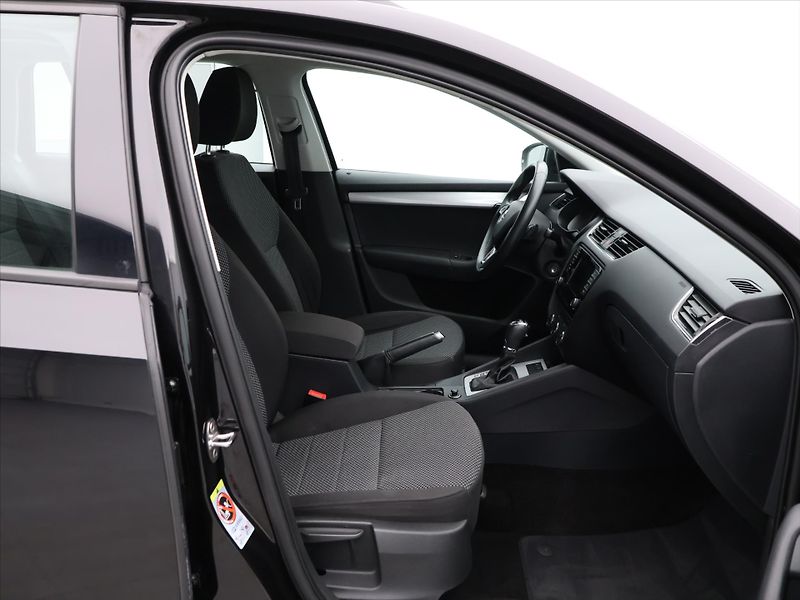 Škoda Octavia 2,0 TDI DSG Ambition 1.Maj. - fotka 12 z 29