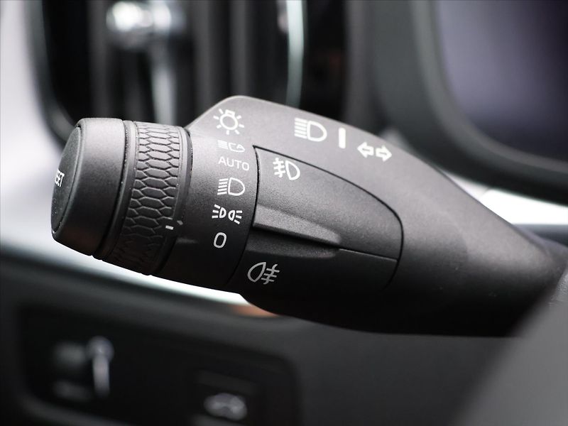 Volvo XC60 2,0 B4 145KW AWD MOMENTUM - fotka 23 z 40