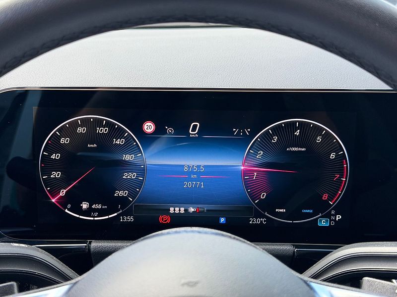 Mercedes-Benz GLA 220 4 MATIC - fotka 17 z 32