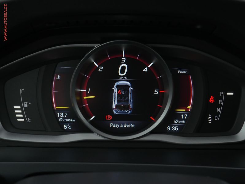 Volvo V60 (2016) 2.4 D4 4x4, ČR, Cross - fotka 22 z 23