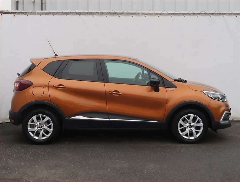 Renault Captur (2018) Limited 0.9 TCe, Serv.kniha - fotka 6 z 21
