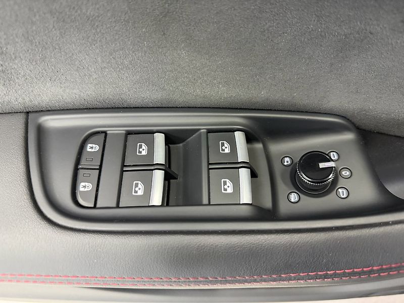 Audi Q8 50TDI QUATTRO S-LINE, WEBASTO, - fotka 31 z 36