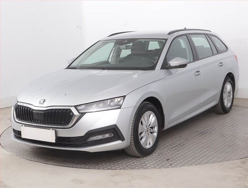 Škoda Octavia (2023) Ambition 2.0 TDI, ČR,1.maj - fotka 2 z 15