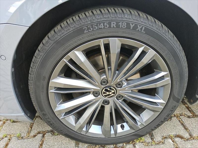 Volkswagen Passat 2,0 TDI PANORAMA WEBASTO TAŽNÉ - fotka 9 z 11