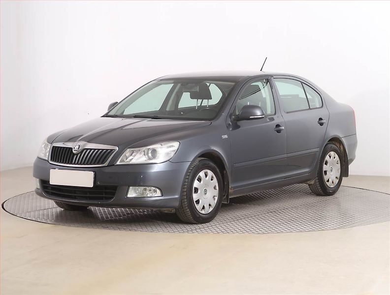 Škoda Octavia (2011) Ambiente 1.2 TSI, Serv.kniha - fotka 2 z 16