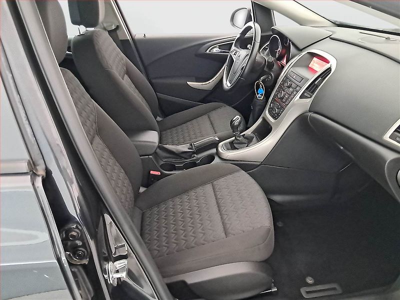 Opel Astra (2013) 1.6 16V, Tempomat - fotka 9 z 17