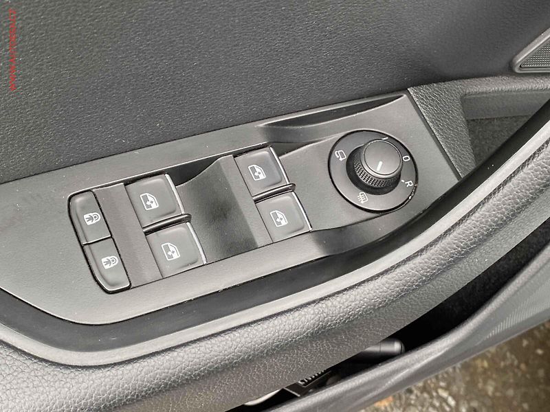 Škoda Superb (2019) 2.0 TDi, 2.maj,ČR, L&K, DSG - fotka 11 z 19