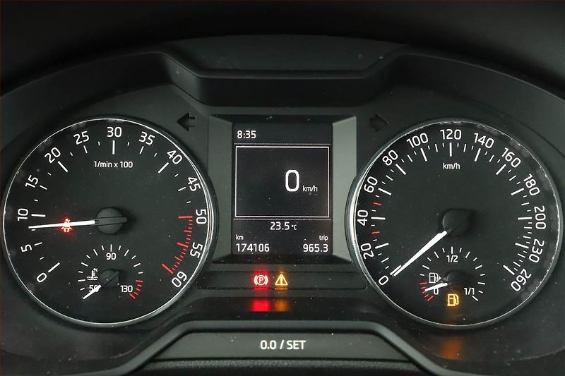 Škoda Octavia (2013) 2.0 TDI, Xenony, Tempomat - fotka 8 z 13
