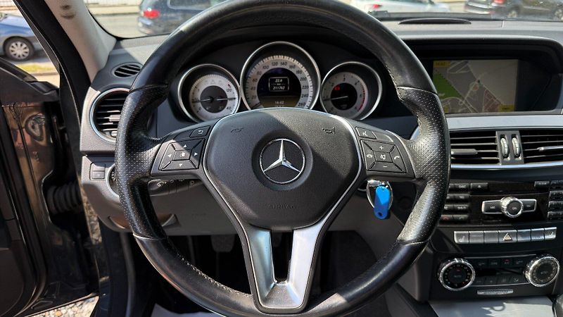 Mercedes-Benz Třídy C (2012) 2.2CDI 125kW *REZERVOVANO - fotka 12 z 20