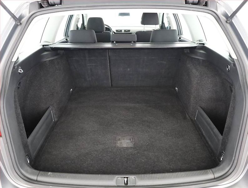 Volkswagen Passat (2007) 2.0 TDI, Xenony, Tempomat - fotka 16 z 17