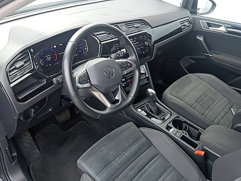 Volkswagen Touran (2023) 2.0 TDI DSG Highline Webasto - fotka 9 z 35
