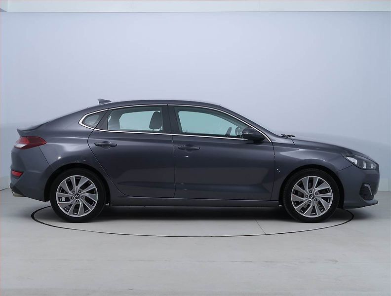 Hyundai i30 (2019) Style 1.4 T-GDI, Serv.kniha - fotka 6 z 19