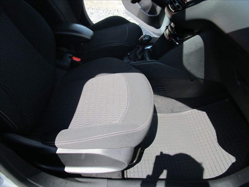 Peugeot 208 1.2i Klima, Navi - fotka 17 z 38