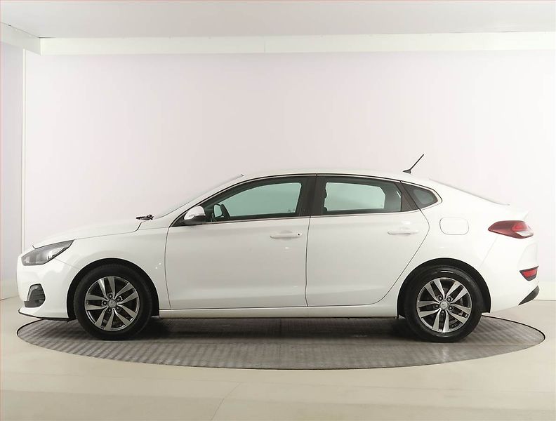 Hyundai i30 (2018) 1.4 T-GDI, Serv.kniha - fotka 3 z 18