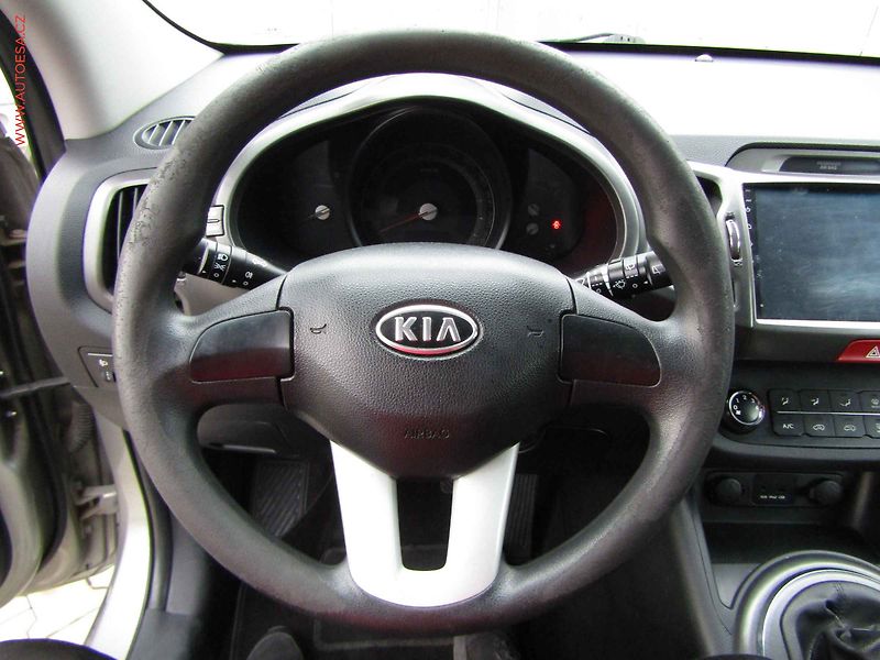 Kia Sportage (2011) 1.7CRDi, 2.maj,ČR, AC, tažné - fotka 16 z 18