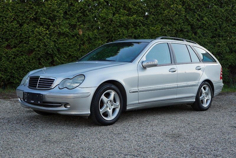 Mercedes-Benz Třídy C (2002) C 220 CDI Avantgarde - fotka 3 z 18