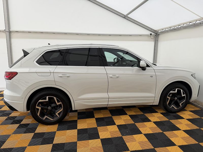 Volkswagen Touareg 3.0Tdi*1-MAJ*DPH*R-LINE*HUD* - fotka 7 z 49