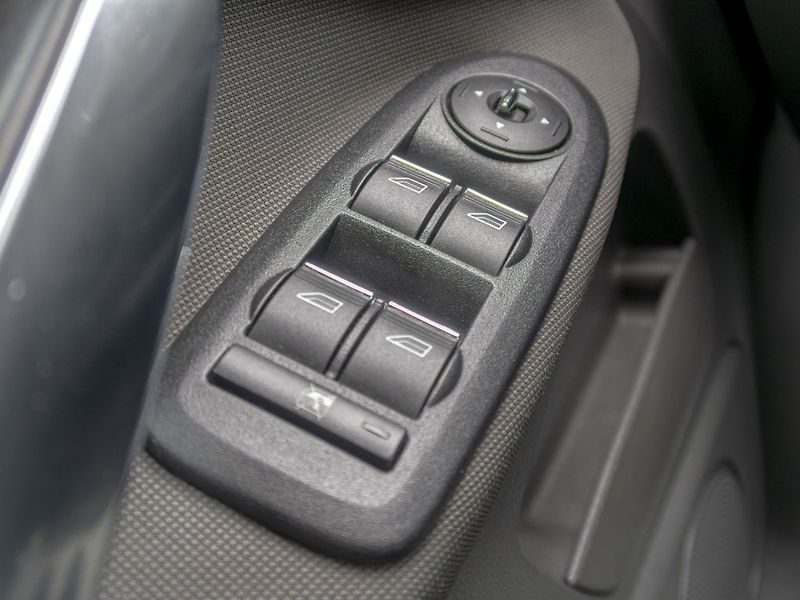 Ford C-MAX (2009) 1.6D 80KW – DIGI KLIMA - fotka 27 z 43