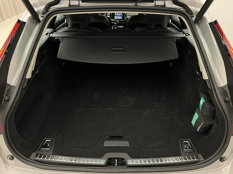 Volvo V90 T6 AWD RECHARGE BRIGHT PLUS  - fotka 5 z 46